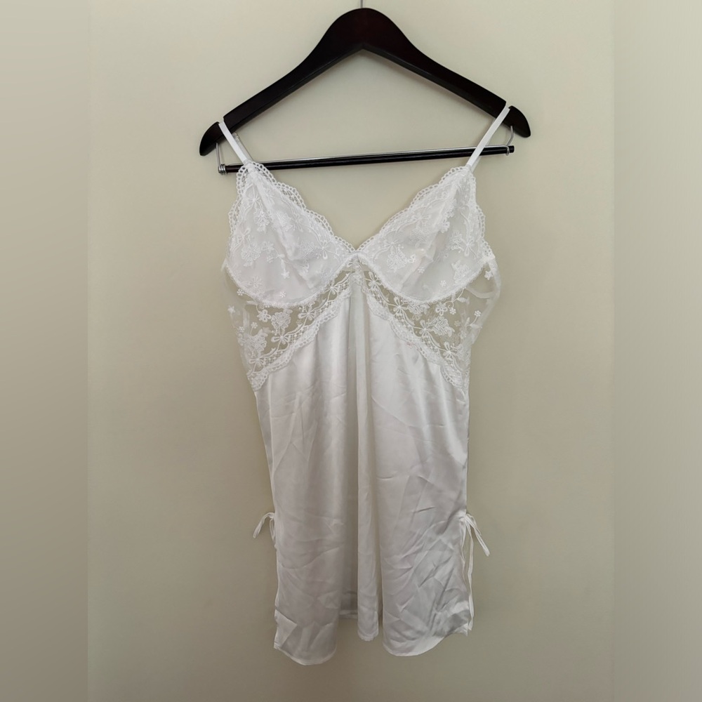 Bridal white lace lingerie